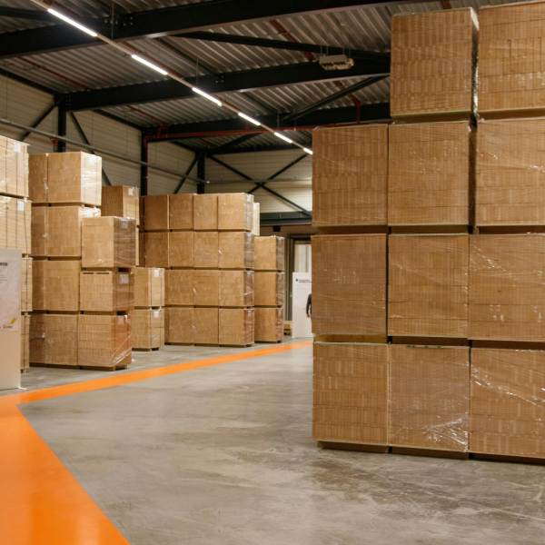 La produzione rispetta i più rigidi disciplinari di lotta integrata e sicurezza alimentare, certificando ogni singolo lotto prima della spedizione.